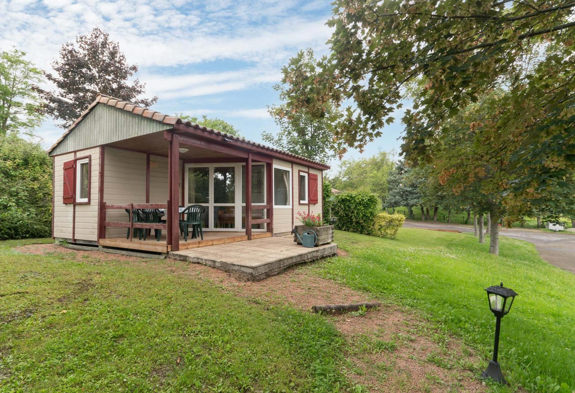 Camping Le Mont Libre - Cottage & Espace Nature - Gannat Exteriör bild