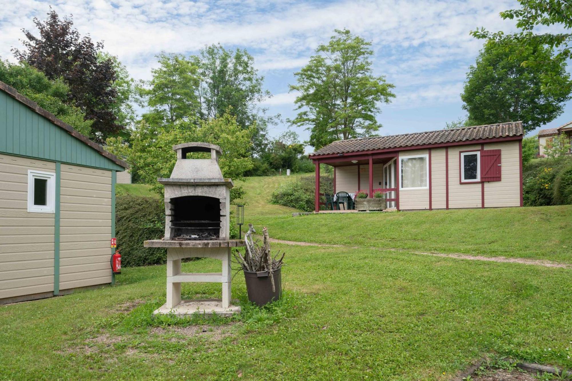 Camping Le Mont Libre - Cottage & Espace Nature - Gannat Exteriör bild