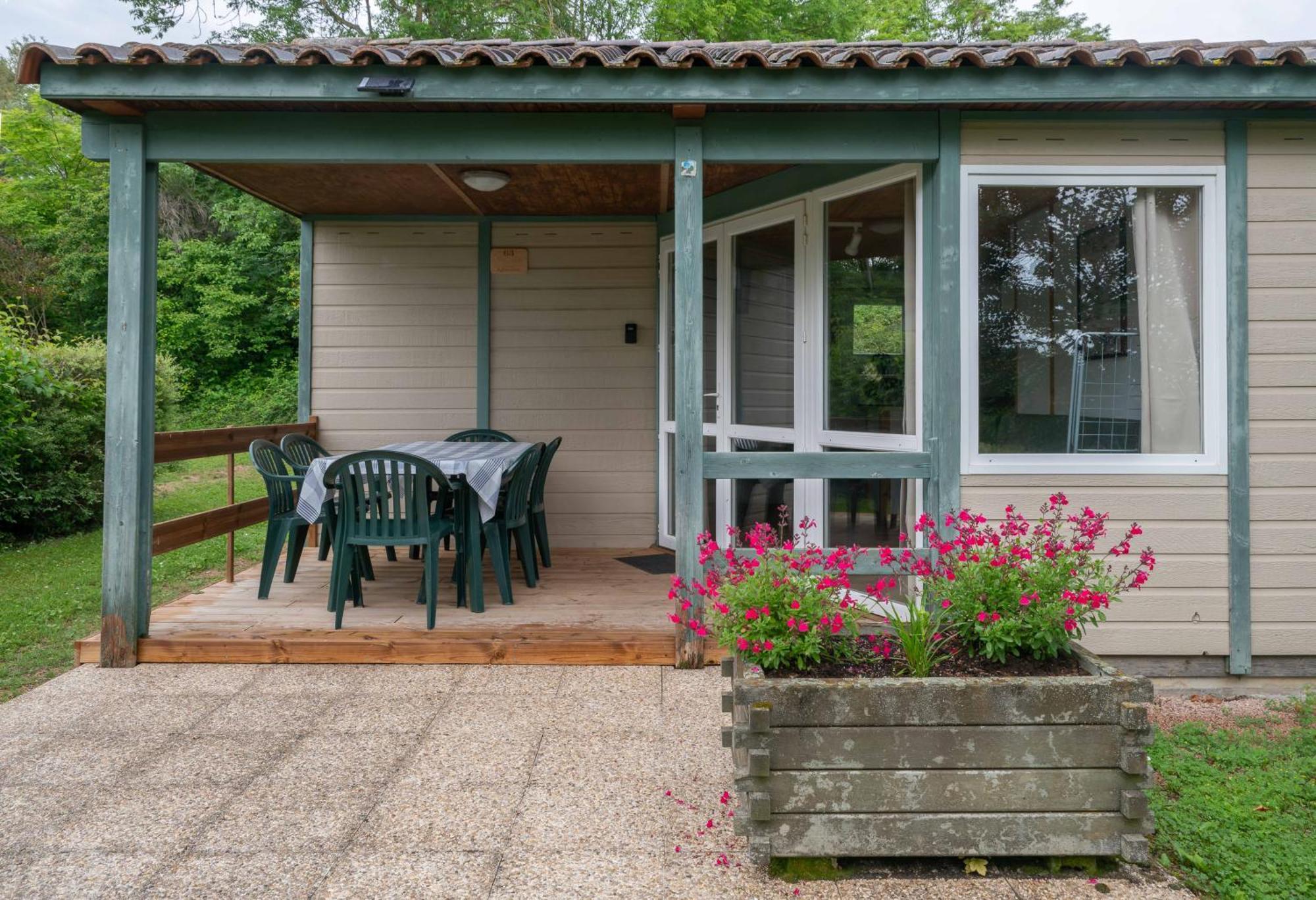 Camping Le Mont Libre - Cottage & Espace Nature - Gannat Exteriör bild