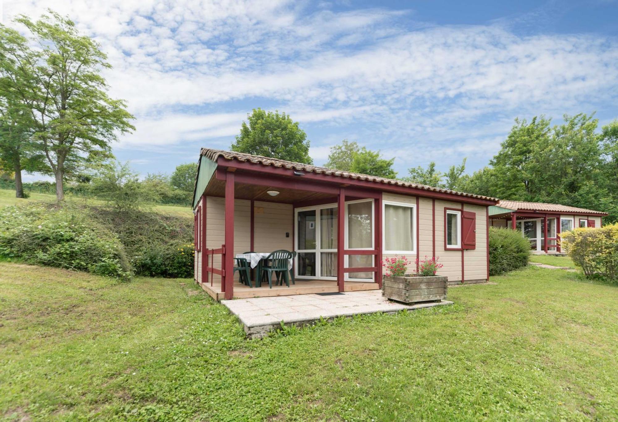 Camping Le Mont Libre - Cottage & Espace Nature - Gannat Exteriör bild