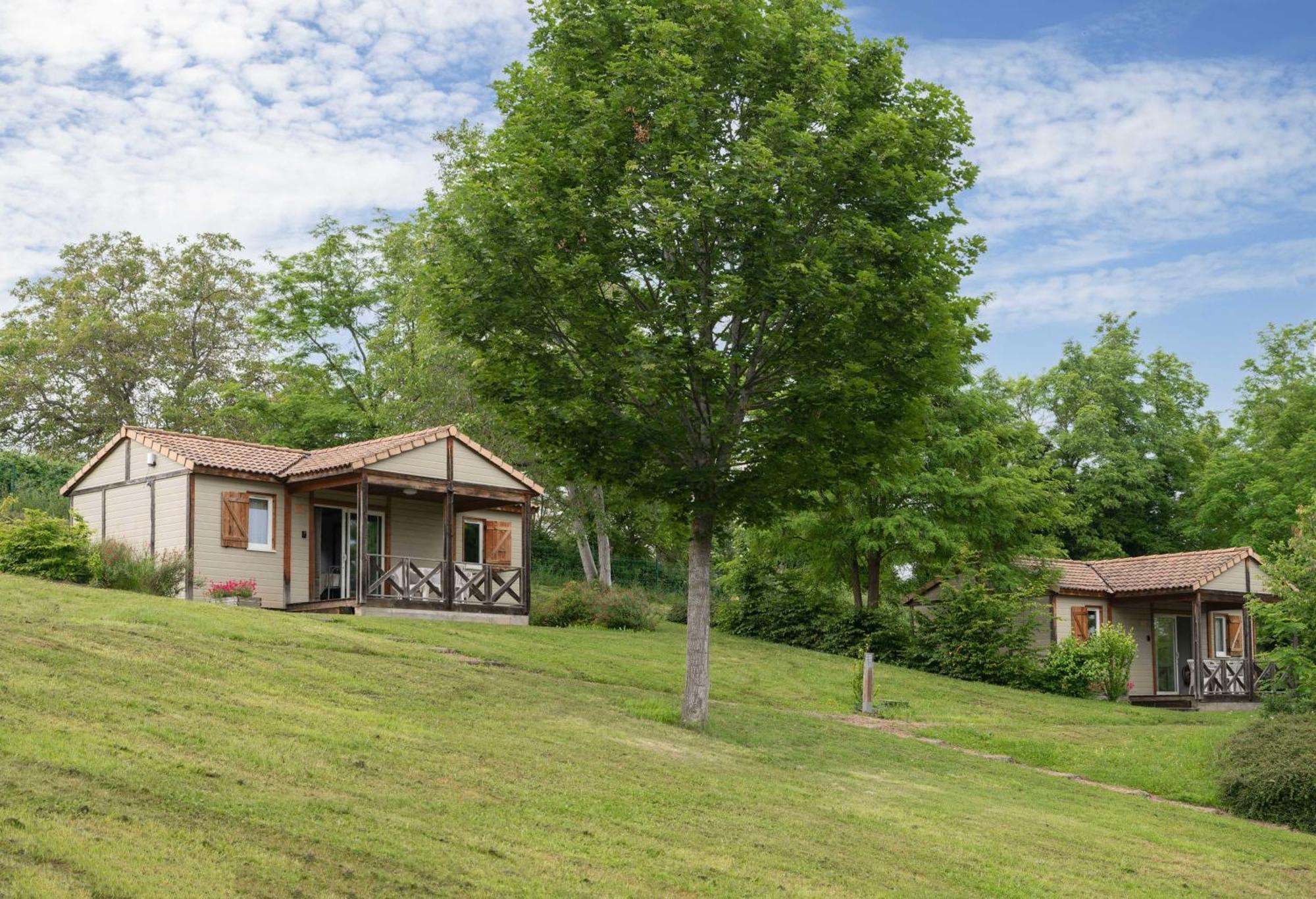 Camping Le Mont Libre - Cottage & Espace Nature - Gannat Exteriör bild