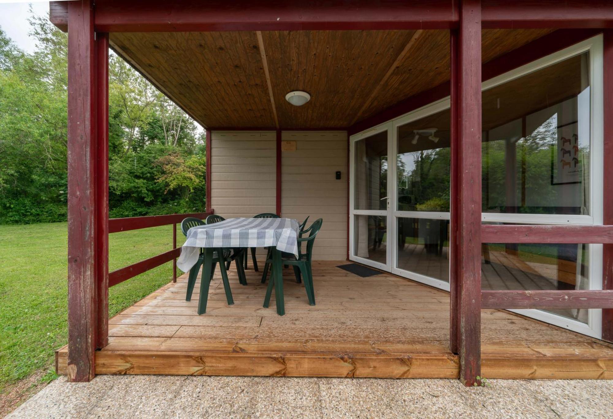 Camping Le Mont Libre - Cottage & Espace Nature - Gannat Exteriör bild