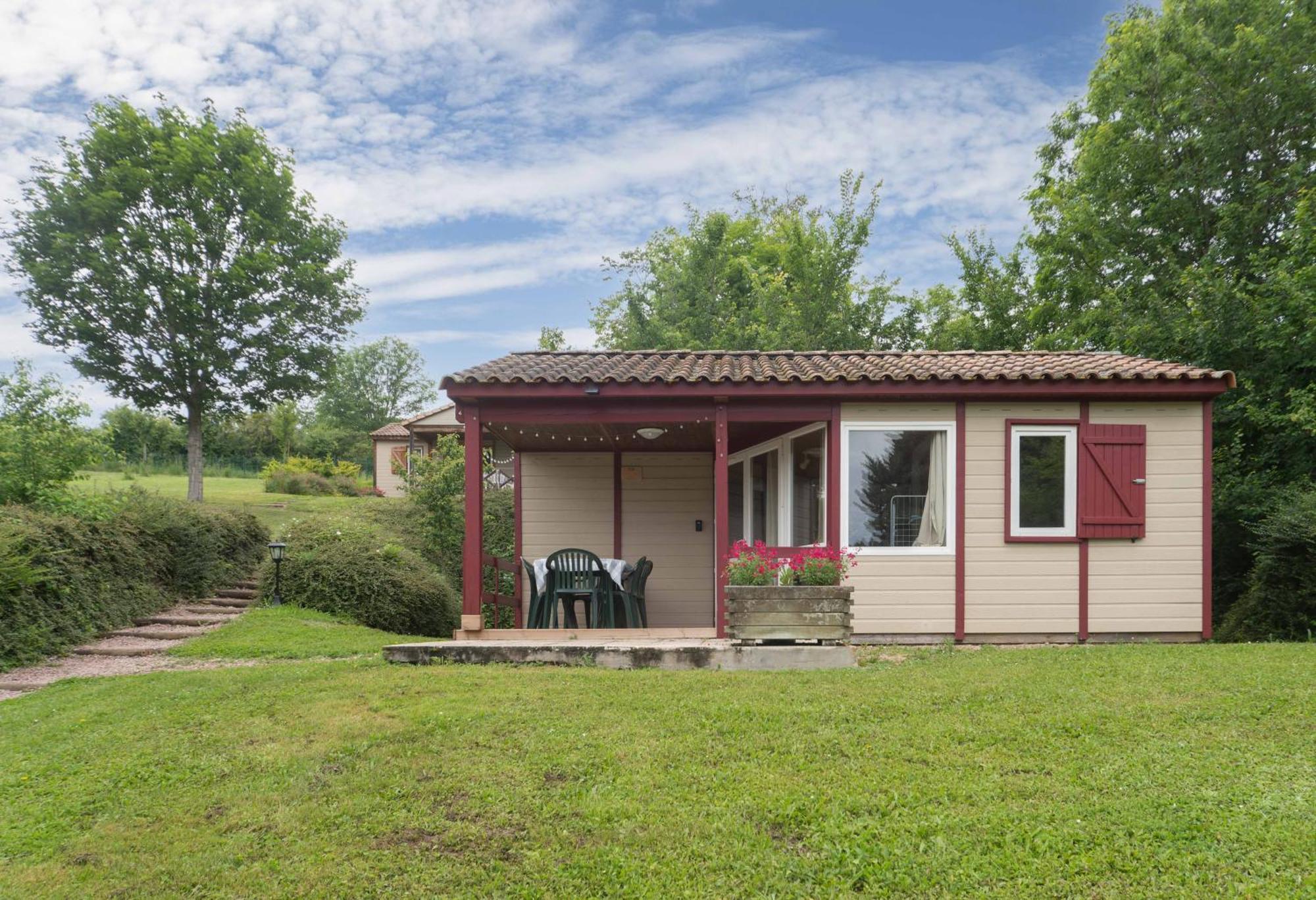 Camping Le Mont Libre - Cottage & Espace Nature - Gannat Exteriör bild