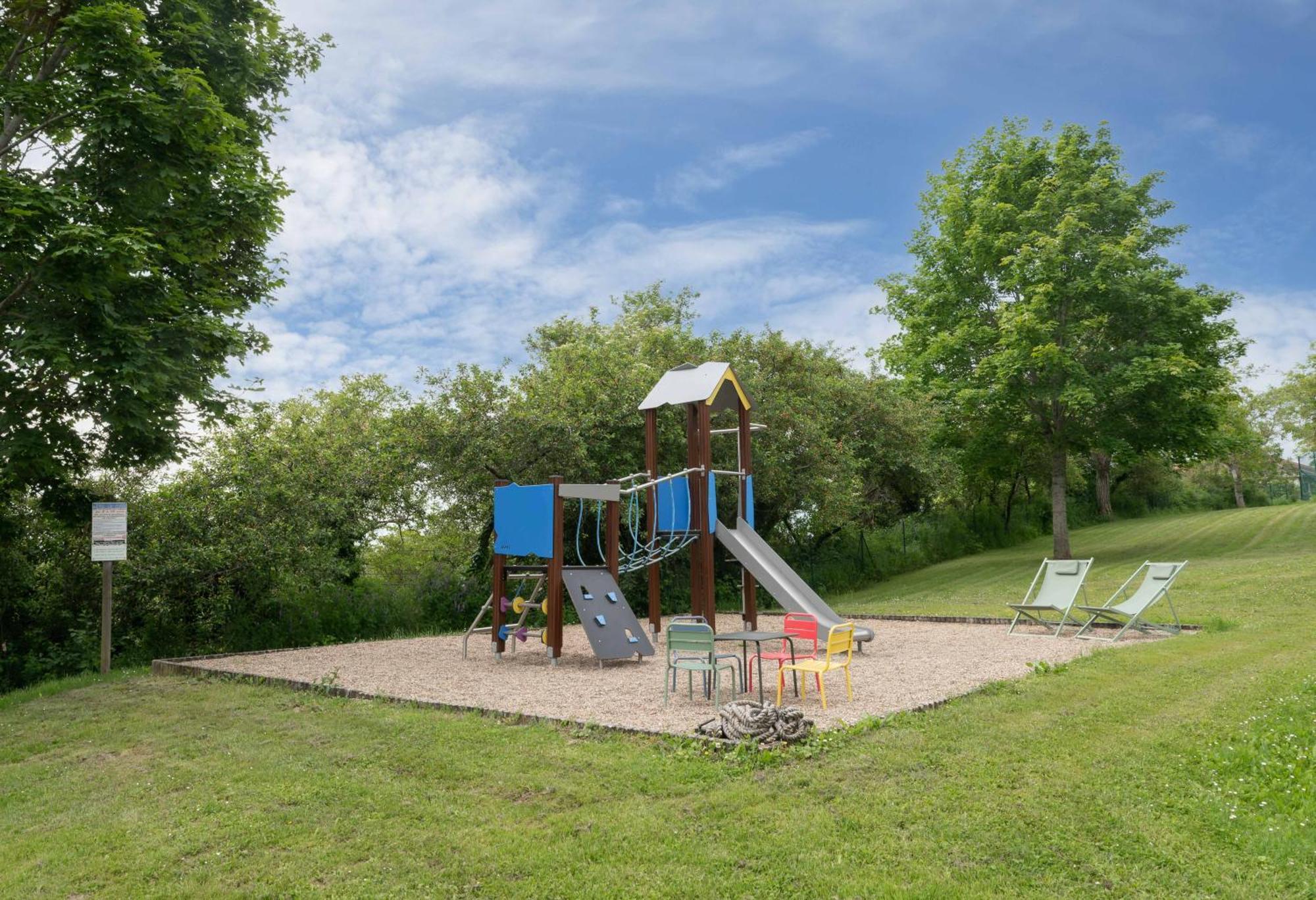 Camping Le Mont Libre - Cottage & Espace Nature - Gannat Exteriör bild